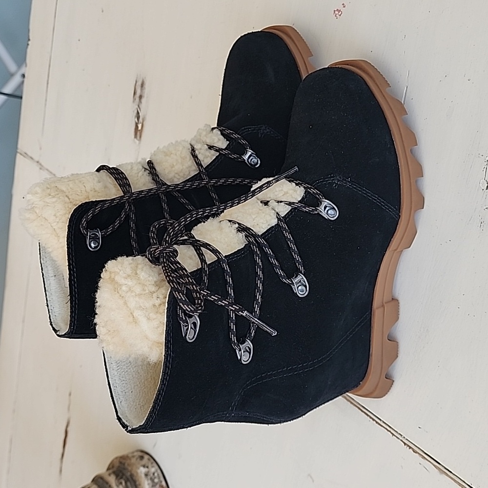 Sorel Joan of Arctic Wedge 111 lace cozy boot black